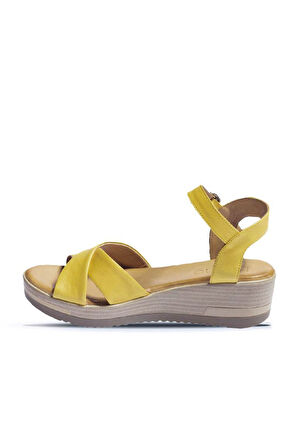 Bueno Shoes Sarı Deri Kadın Dolgu Topuklu Sandalet 01wl3303