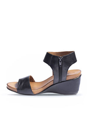 Bueno Shoes Siyah Deri Kadın Dolgu Topuklu Sandalet 01wn0501
