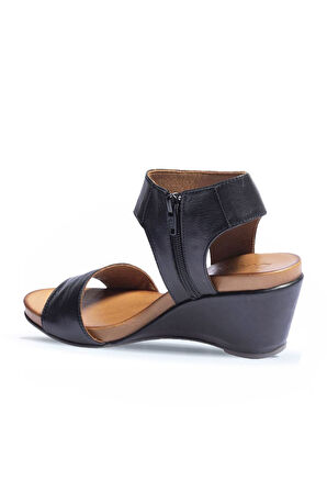 Bueno Shoes Siyah Deri Kadın Dolgu Topuklu Sandalet 01wn0501