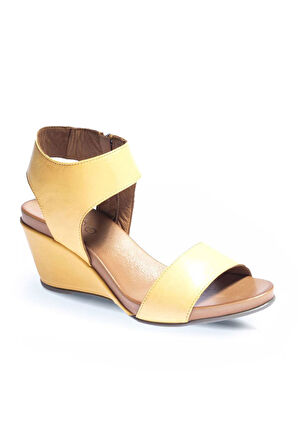 Bueno Shoes Sarı Deri Kadın Dolgu Topuklu Sandalet 01wn0501