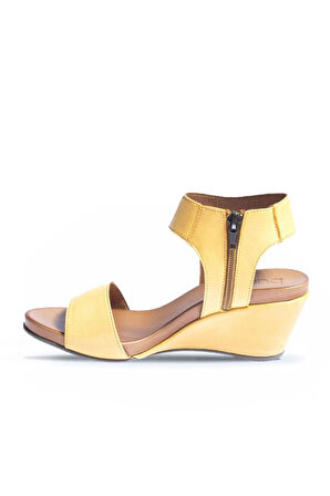 Bueno Shoes Sarı Deri Kadın Dolgu Topuklu Sandalet 01wn0501