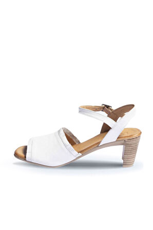 Bueno Shoes Beyaz Deri Kadın Topuklu Sandalet 01wn4005
