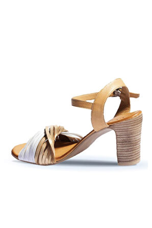 Bueno Shoes Altın Deri Kadın Topuklu Sandalet 01wn4302