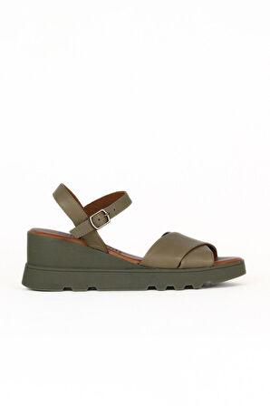 Bueno Shoes Haki Deri Kadın Dolgu Topuklu Sandalet 01we5201