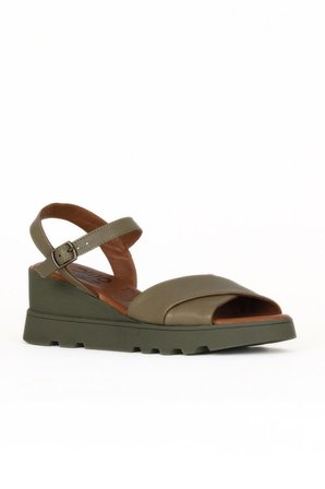Bueno Shoes Haki Deri Kadın Dolgu Topuklu Sandalet 01we5201