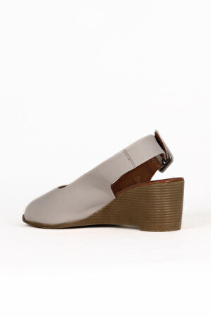 Bueno Shoes Gri Deri Kadın Dolgu Topuklu Sandalet 01we4002