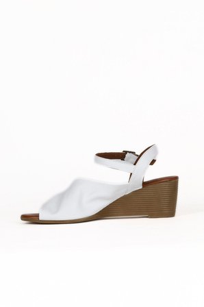 Bueno Shoes Beyaz Deri Kadın Dolgu Topuklu Sandalet 01we4000