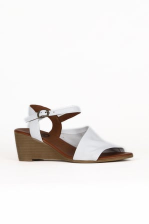 Bueno Shoes Beyaz Deri Kadın Dolgu Topuklu Sandalet 01we4000