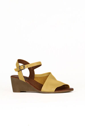 Bueno Shoes Sarı Deri Kadın Dolgu Topuklu Sandalet 01we4000