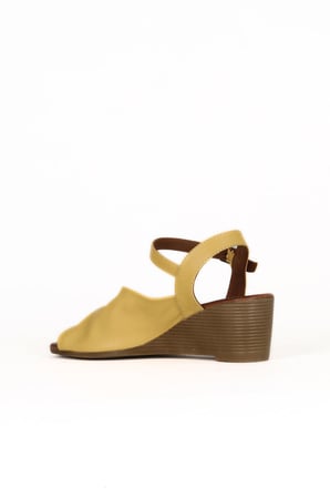 Bueno Shoes Sarı Deri Kadın Dolgu Topuklu Sandalet 01we4000