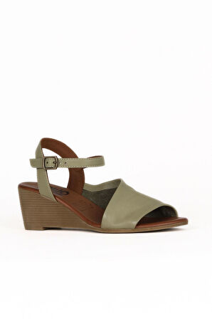 Bueno Shoes Haki Deri Kadın Dolgu Topuklu Sandalet 01we4000
