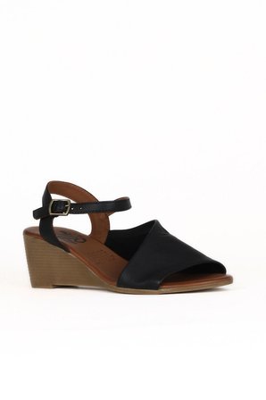 Bueno Shoes Siyah Deri Kadın Dolgu Topuklu Sandalet 01we4000