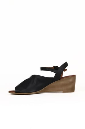 Bueno Shoes Siyah Deri Kadın Dolgu Topuklu Sandalet 01we4000