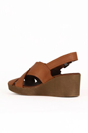 Bueno Shoes Taba Koyu Deri Kadın Dolgu Topuklu Sandalet 01we3906