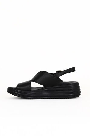 Bueno Shoes Siyah Deri Kadın Dolgu Topuklu Sandalet 01we3202