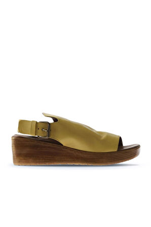 Bueno Shoes Sarı Deri Kadın Dolgu Topuklu Sandalet 01ws5909
