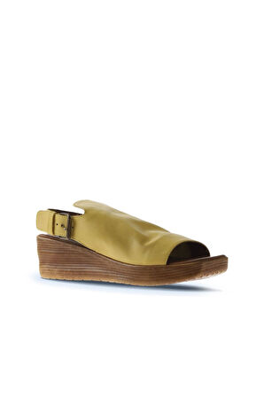 Bueno Shoes Sarı Deri Kadın Dolgu Topuklu Sandalet 01ws5909
