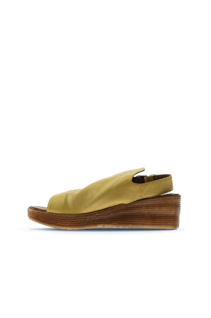 Bueno Shoes Sarı Deri Kadın Dolgu Topuklu Sandalet 01ws5909
