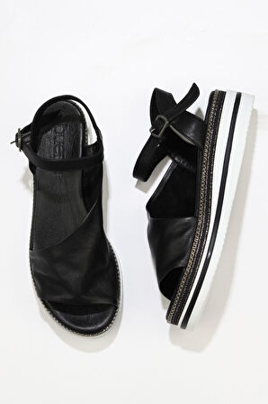 Bueno Shoes Siyah Deri Kadın Dolgu Topuklu Sandalet 01ws4203