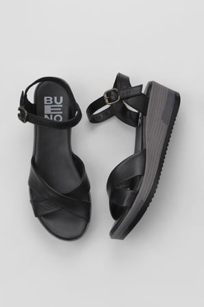 Bueno Shoes Siyah Deri Kadın Dolgu Topuklu Sandalet 01wl3303