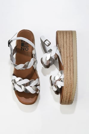 Bueno Shoes Bej Beyaz Parlak Deri Kadın Dolgu Topuklu Sandalet 01wu6119