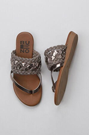 Bueno Shoes Gri Parlak Deri Kadın Parmak Arası Terlik 01wu7448