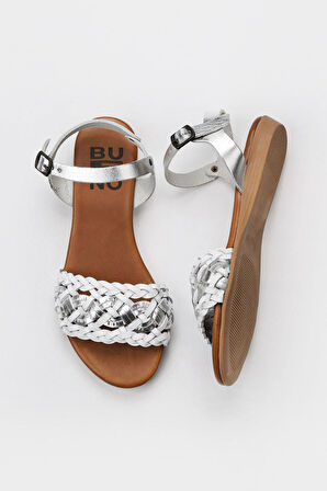 Bueno Shoes Beyaz Gümüş Parlak Deri Kadın Düz Sandalet 01wu7449