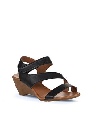 Bueno Shoes Siyah Deri Kadın Dolgu Topuklu Sandalet 01wn3720