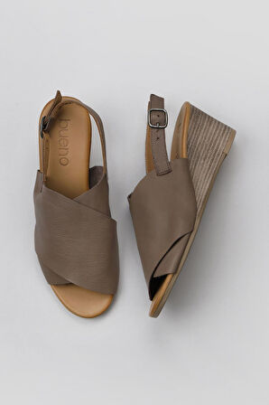 Bueno Shoes Gri Deri Kadın Dolgu Topuklu Sandalet 01wq8603