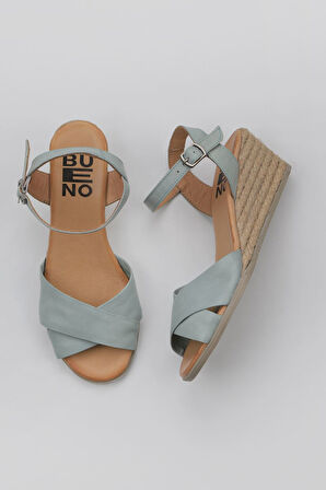 Bueno Shoes Turkuaz Deri Kadın Dolgu Topuklu Sandalet 01ws11100