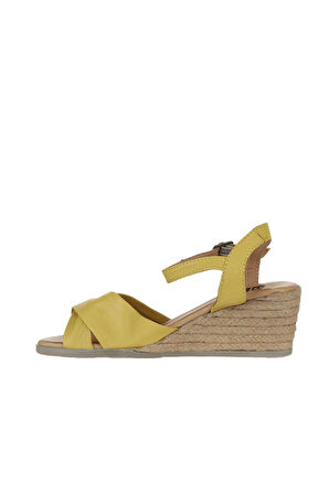 Bueno Shoes Sarı Deri Kadın Dolgu Topuklu Sandalet 01ws11100