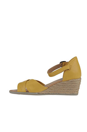 Bueno Shoes Sarı Deri Kadın Dolgu Topuklu Sandalet 01ws11102