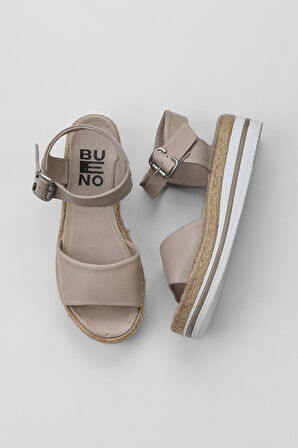 Bueno Shoes Gri Deri Kadın Dolgu Topuklu Sandalet 01ws4216