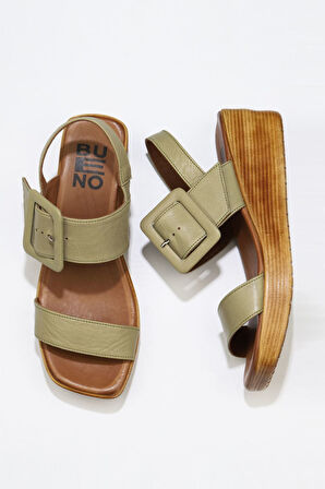 Bueno Shoes Haki Deri Kadın Dolgu Topuklu Sandalet 01ws5908