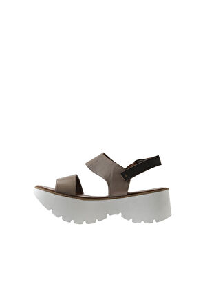 Bueno Shoes Gri Deri Kadın Dolgu Topuklu Sandalet 01wu11400