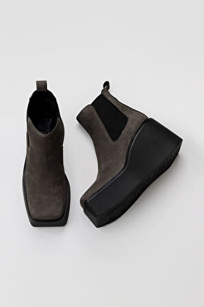Bueno Shoes Gri Koyu Nubuk Kadın Dolgu Topuklu Bot 01wv1700