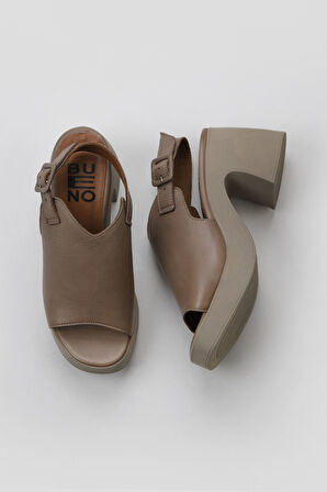 Bueno Shoes Gri Deri Kadın Topuklu Sandalet 01wy12208