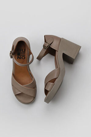 Bueno Shoes Gri Deri Kadın Topuklu Sandalet 01wy12501