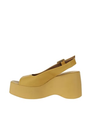 Bueno Shoes Sarı Deri Kadın Dolgu Topuklu Sandalet 01wy9002