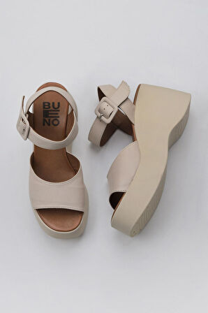 Bueno Shoes Krem Deri Kadın Dolgu Topuklu Ayakkabı 01wy9009