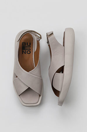 Bueno Shoes Gri Deri Kadın Dolgu Topuklu Sandalet 01wy1012