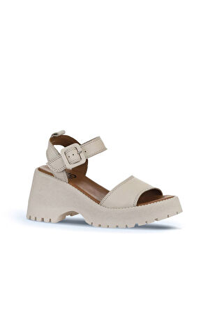 Bueno Shoes Krem Deri Kadın Dolgu Topuklu Sandalet 01wy12600