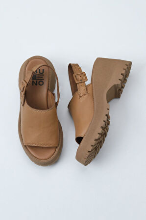 Bueno Shoes Taba Deri Kadın Dolgu Topuklu Sandalet 01wy12601