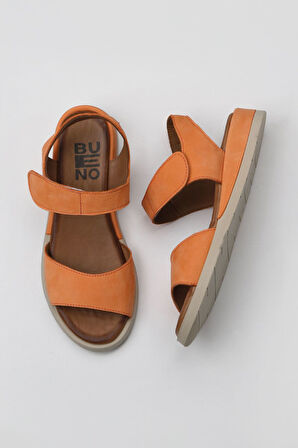 Bueno Shoes Mercan Nubuk Kadın Düz Sandalet 01wy5100