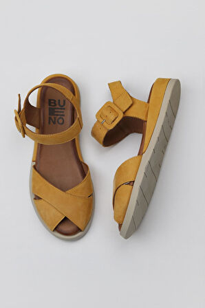 Bueno Shoes Sarı Nubuk Kadın Düz Sandalet 01wy5104