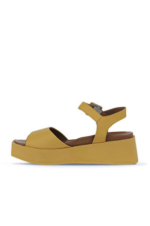 Bueno Shoes Sarı Deri Kadın Dolgu Topuklu Sandalet 01wy5900