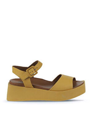 Bueno Shoes Sarı Deri Kadın Dolgu Topuklu Sandalet 01wy5900