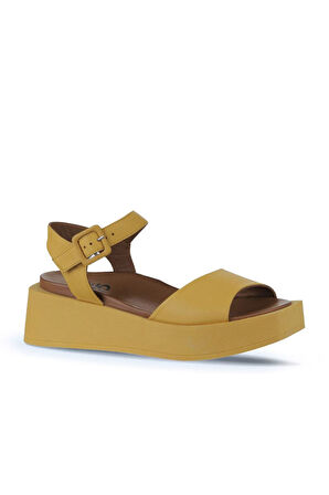 Bueno Shoes Sarı Deri Kadın Dolgu Topuklu Sandalet 01wy5900