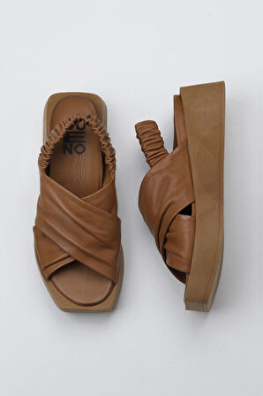 Bueno Shoes Kahverengi Deri Kadın Dolgu Topuklu Sandalet 01wy5901
