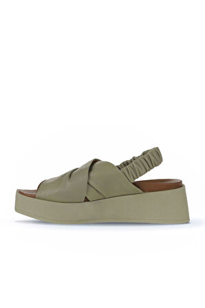 Bueno Shoes Haki Deri Kadın Dolgu Topuklu Sandalet 01wy5901